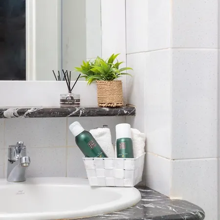 Spazioso Bilocale Luminoso, A Due Passi Dalla Stazione