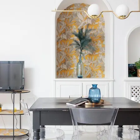 Spazioso Bilocale Luminoso, A Due Passi Dalla Stazione Lägenhet